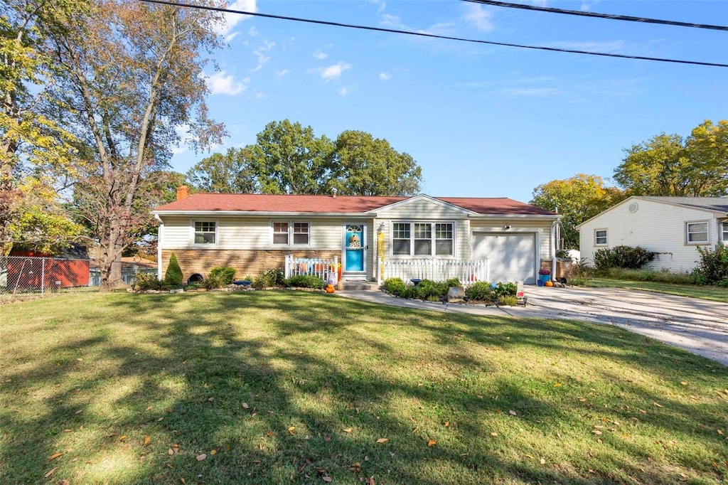 view of front facade with a garage and a front yard