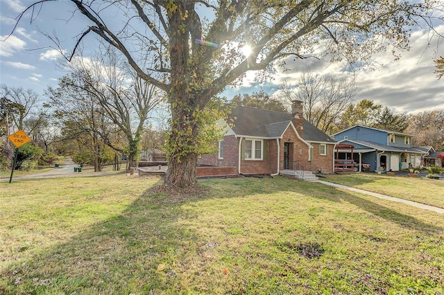 view of front facade with a front yard and a wooden deck