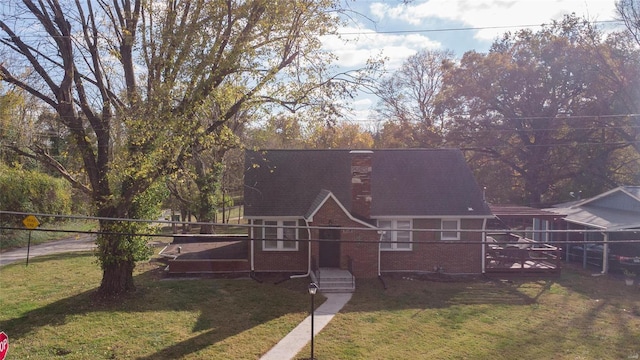 view of front of home featuring a front yard