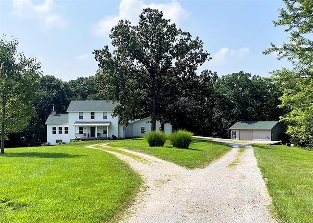 view of front of home featuring a front yard