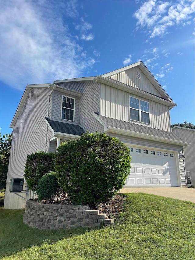 view of front facade featuring cooling unit, a front lawn, and a garage