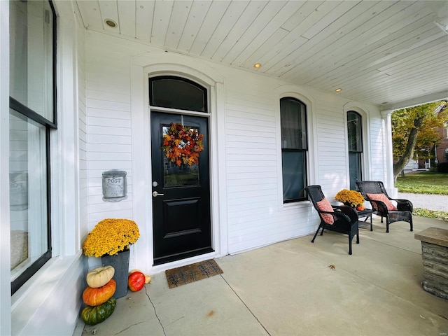 property entrance featuring a porch