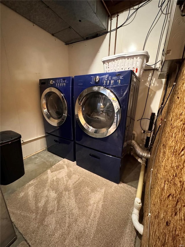 laundry room with washing machine and dryer