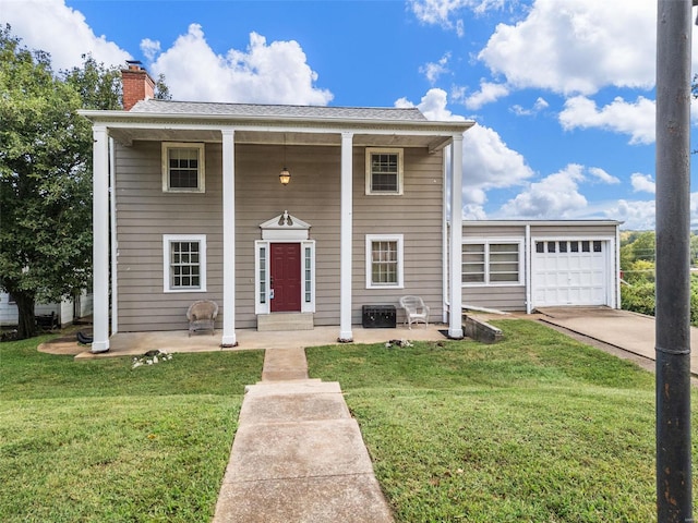 view of front of house featuring a front lawn and a garage