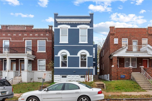 multi unit property with a balcony