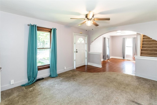 carpeted foyer featuring ceiling fan