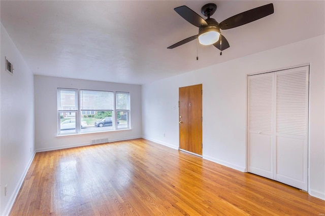 unfurnished bedroom featuring ceiling fan and light wood-type flooring