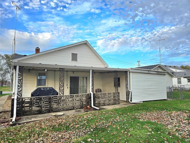 view of front of property with a porch and a front yard