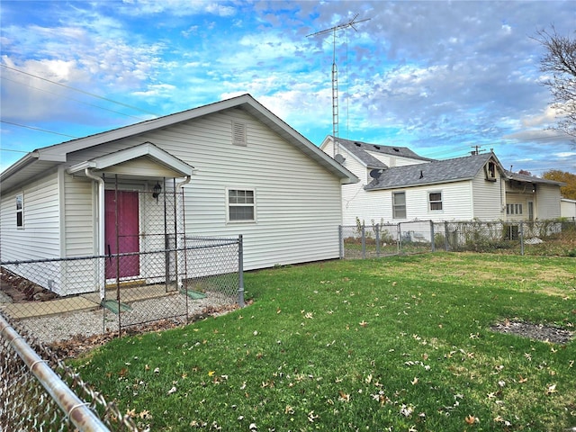 exterior space featuring a yard