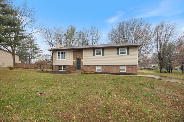 split foyer home featuring a front yard