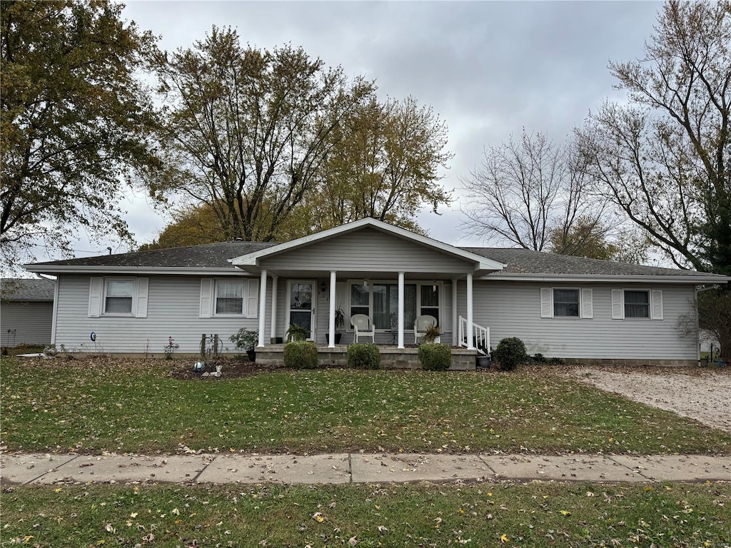 single story home featuring a porch and a front yard