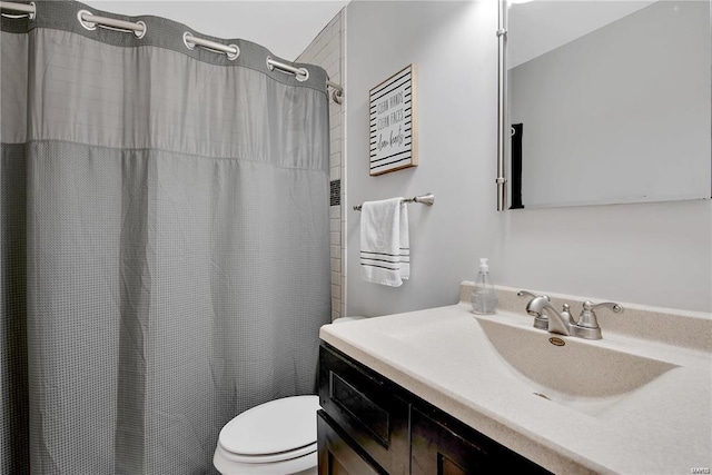 bathroom with a shower with curtain, vanity, and toilet