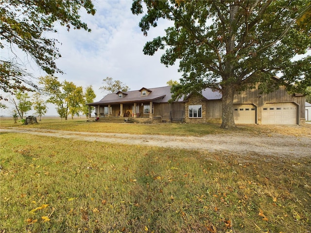 view of front facade featuring a garage