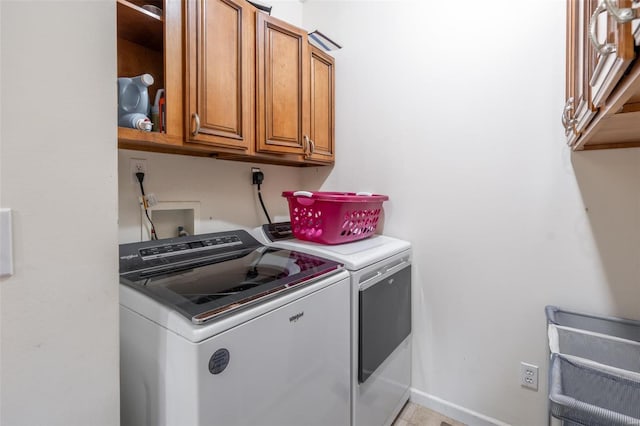 laundry room with cabinets and independent washer and dryer