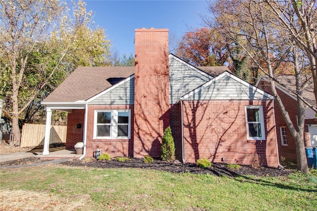 view of front of home with a front yard