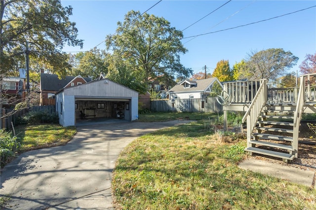 view of yard featuring an outdoor structure and a garage