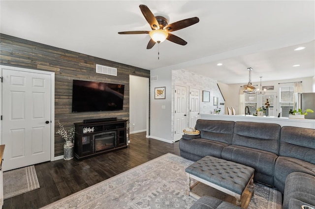 living room featuring visible vents, wood finished floors, recessed lighting, baseboards, and an accent wall