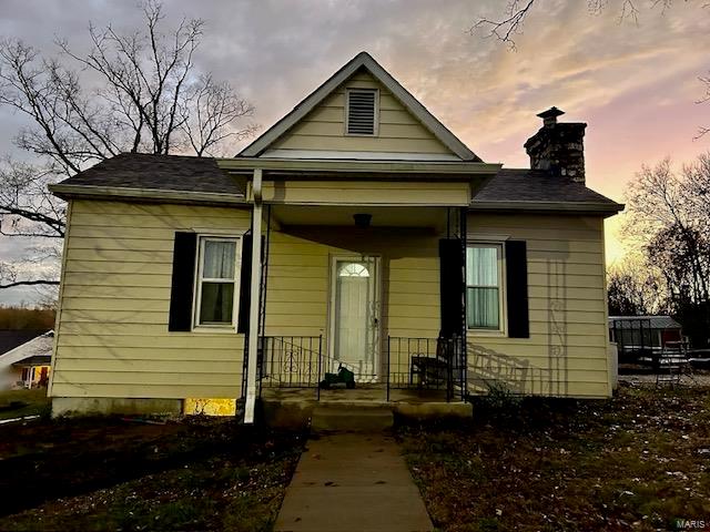 view of front of house with covered porch