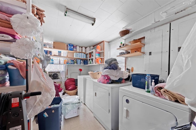 laundry room with washing machine and clothes dryer