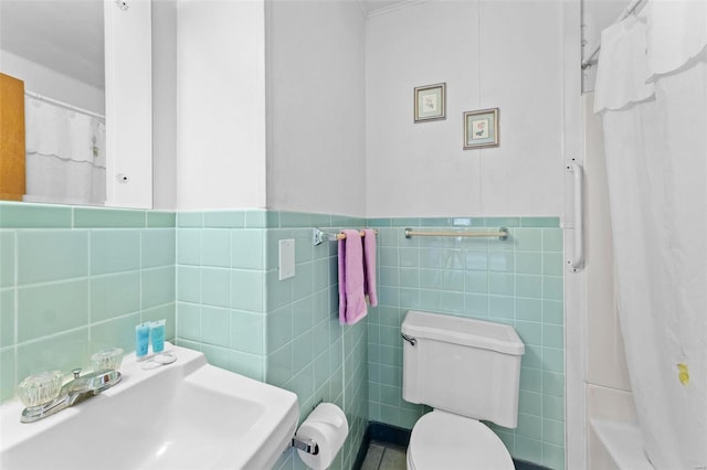 full bathroom featuring shower / bath combo, sink, tile walls, and toilet