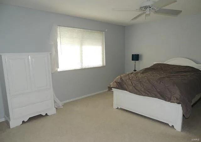 carpeted bedroom with ceiling fan