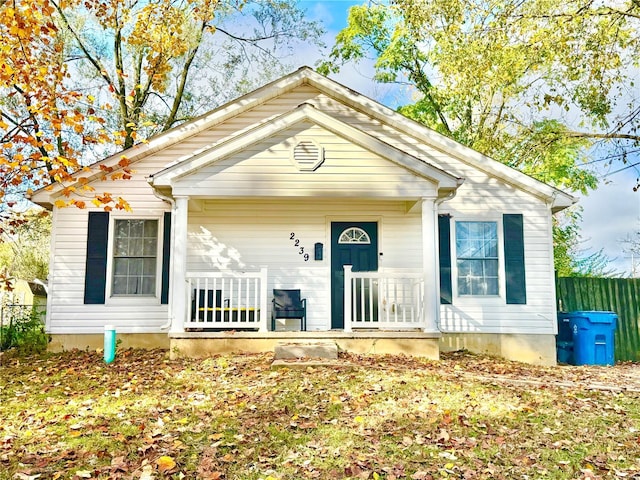 view of front of property featuring covered porch