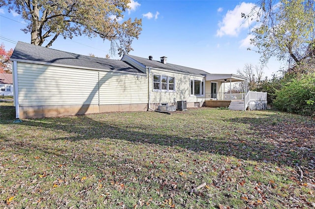 rear view of house featuring a lawn