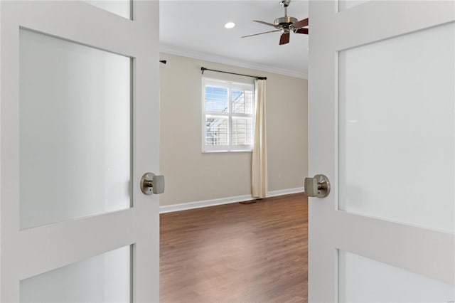 foyer featuring hardwood / wood-style flooring, ceiling fan, and crown molding