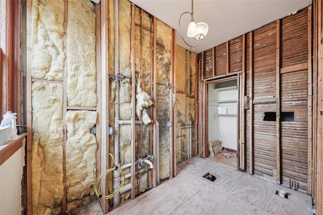 bathroom featuring a chandelier