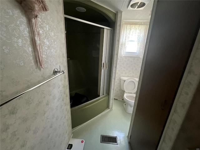 bathroom featuring toilet