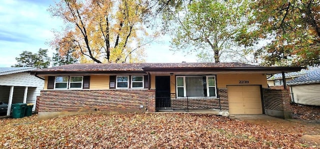 single story home with covered porch