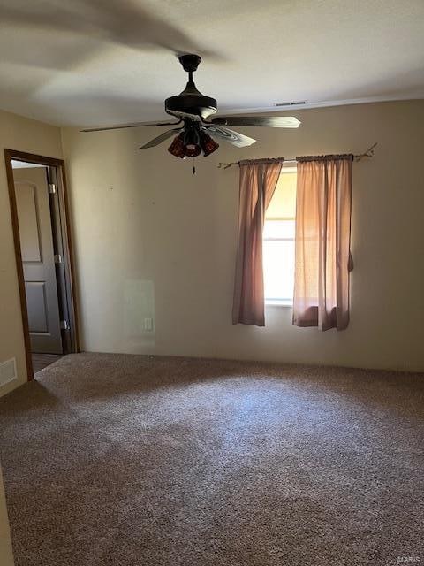 carpeted empty room featuring ceiling fan