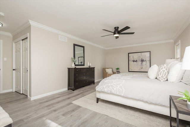 bedroom featuring ceiling fan, a closet, ornamental molding, and light hardwood / wood-style flooring