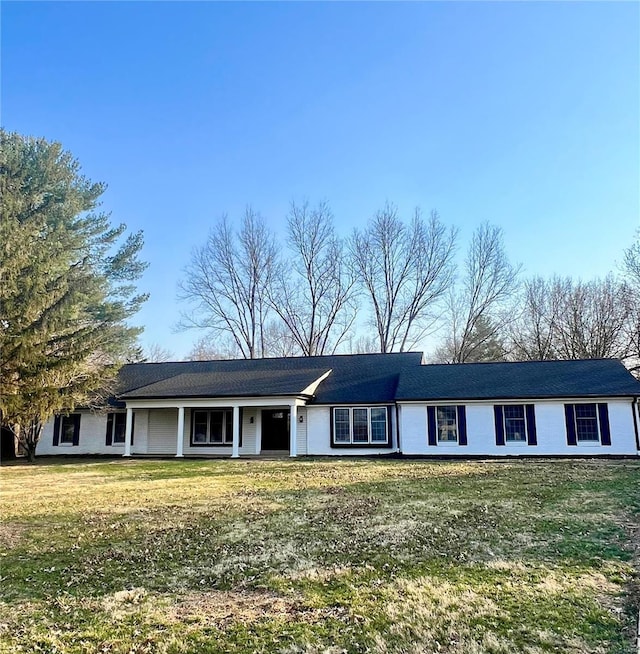 single story home featuring a front yard