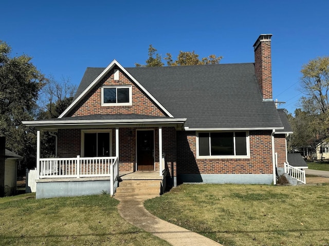 view of front of house featuring covered porch and a front yard