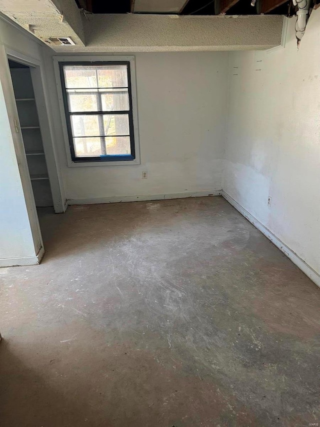 spare room featuring concrete flooring