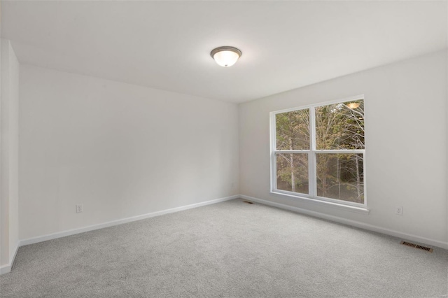 unfurnished room with carpet