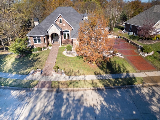 view of front of house with a front lawn