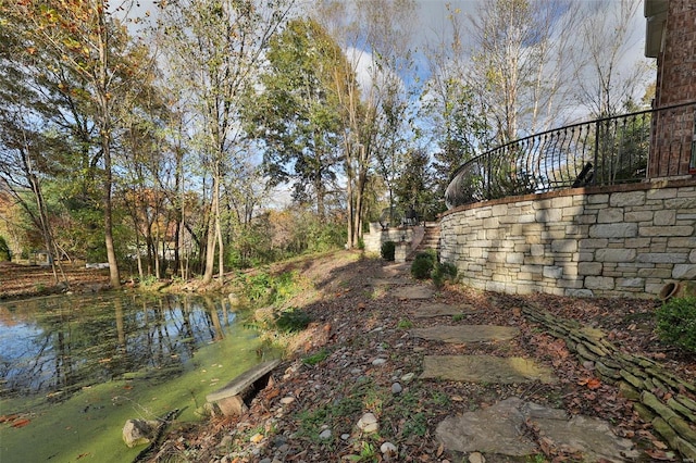 view of yard featuring a water view