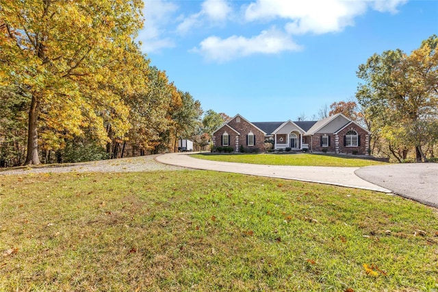 single story home featuring a front lawn