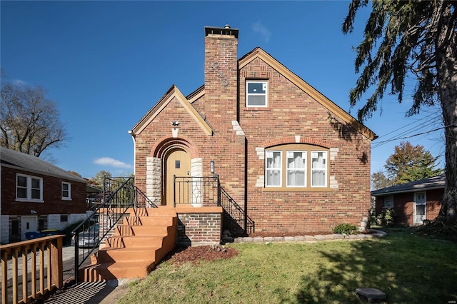 view of front of property with a front yard