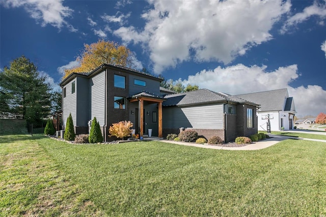 view of front of home featuring a front yard