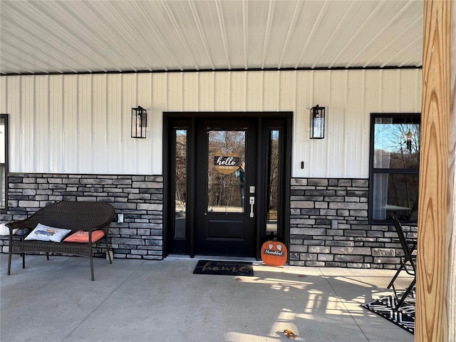 entrance to property featuring a patio area