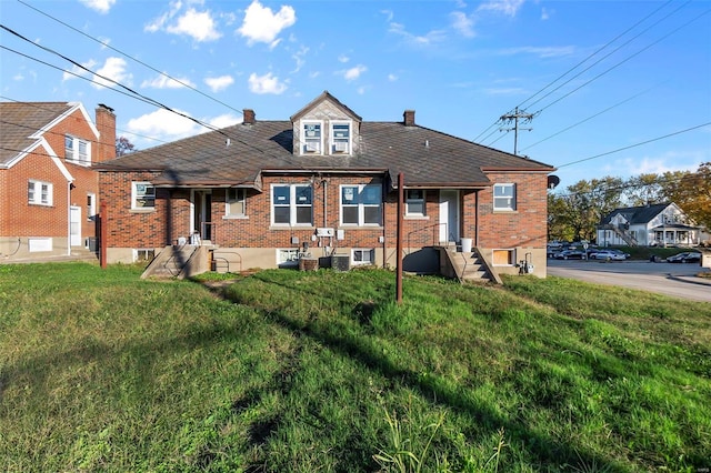 view of front of home featuring a front yard