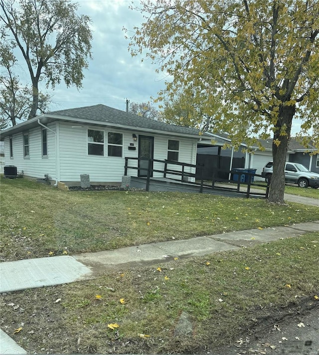 view of front of home featuring a front lawn and cooling unit