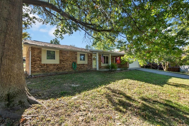 ranch-style house featuring a front lawn