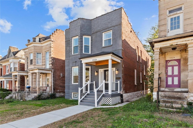 view of front of house with a front lawn