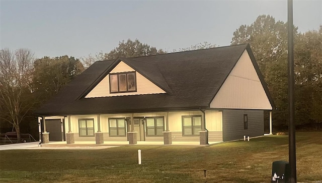 view of front facade with a front yard and covered porch