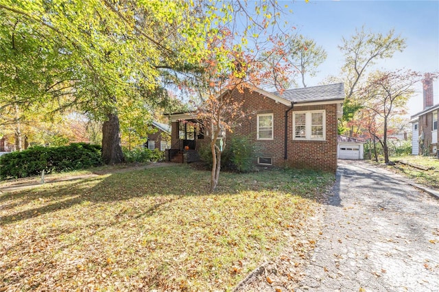 view of front facade featuring a garage and a front lawn