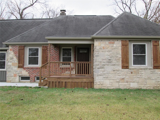 view of front of house featuring a front yard